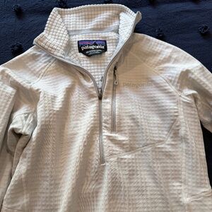 White Patagonia Womens fleece size xs - Excellent Condition